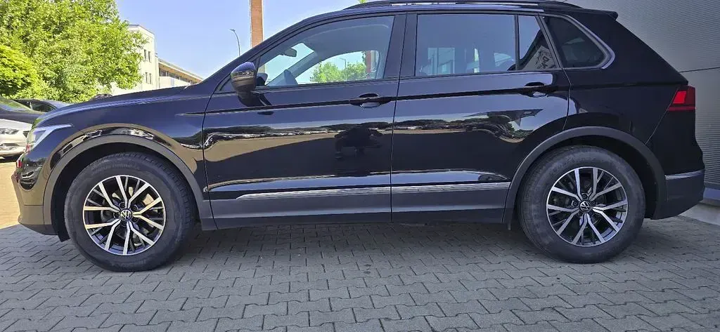 Gebraucht VW Tiguan Life 150 PS (110 kW) 2023 Schwarz SUV