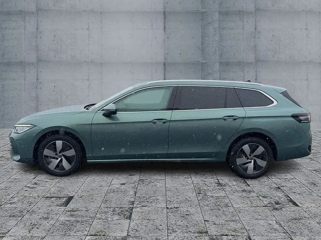 Gebraucht VW Passat Elegance 193 PS (141 kW) 2025 Maripositgrün metallic Kombi