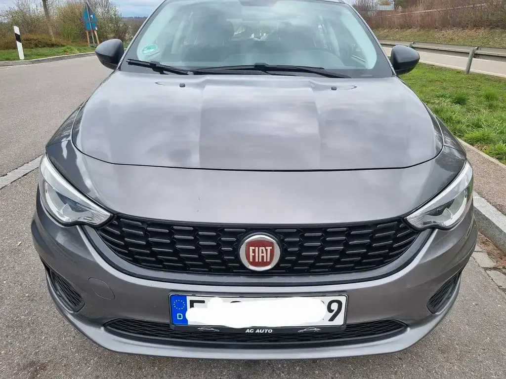 Usado Fiat Tipo Pop 95 CV (69 kW) 2016 Gris Berlina