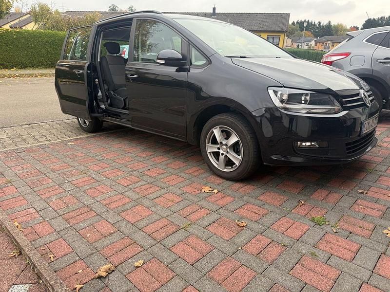 Schwarz Gebraucht 2013 VW Sharan Trendline Van / Kleinbus | 8.699 € (Guter Preis) - Bild 1/4
