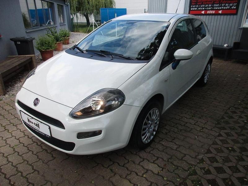 Weiß Gebraucht 2012 Fiat Punto More Kleinwagen | 3.899 € (Fairer Preis) - Bild 1/4
