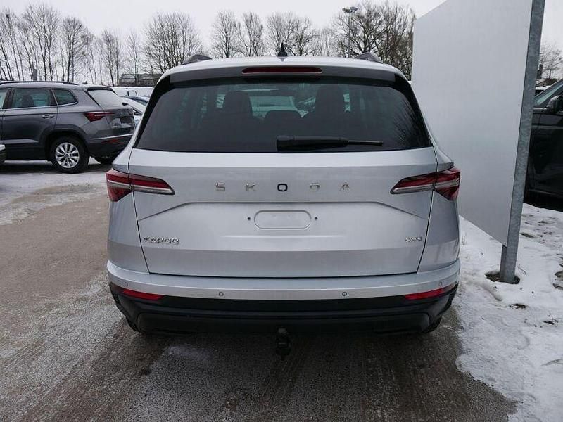 Neu Skoda Karoq Selection 150 PS (110 kW) 2025 Brillantsilber metallic SUV