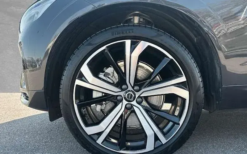 Second-hand Volvo XC60 Plus 455 CP (334 kW) 2025 Gri SUV