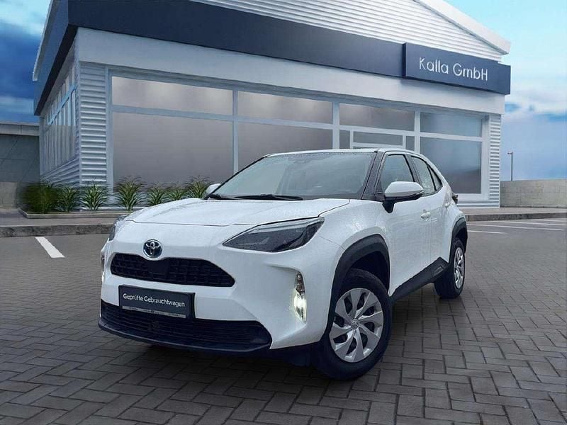 Schneeweiß Gebraucht 2022 Toyota Yaris Cross Business Edition SUV | 22.530 € (Guter Preis) - Bild 1/3