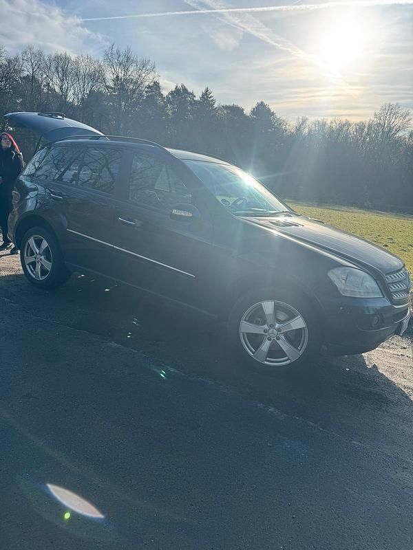 Schwarz Gebraucht 2005 Mercedes ML280 SUV | 8.500 € - Bild 1/4