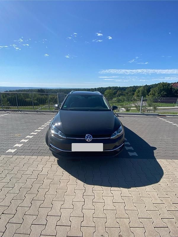 Grau Gebraucht 2020 VW Golf VII Kombi | 12.250 € (Superpreis) - Bild 1/4