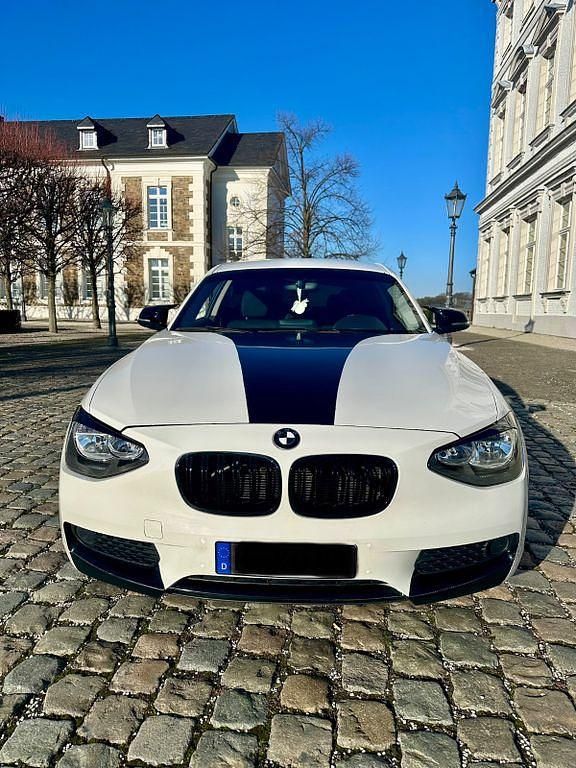 Weiß Gebraucht 2013 BMW 114 Sport Line Kleinwagen | 5.300 € (Guter Preis) - Bild 1/4