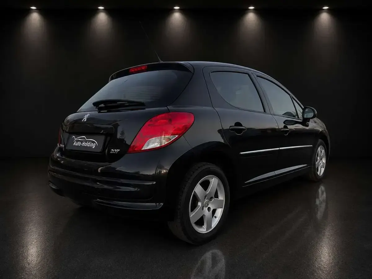 Gebraucht Peugeot 207 Forever 95 PS (69 kW) 2012 Schwarz Limousine