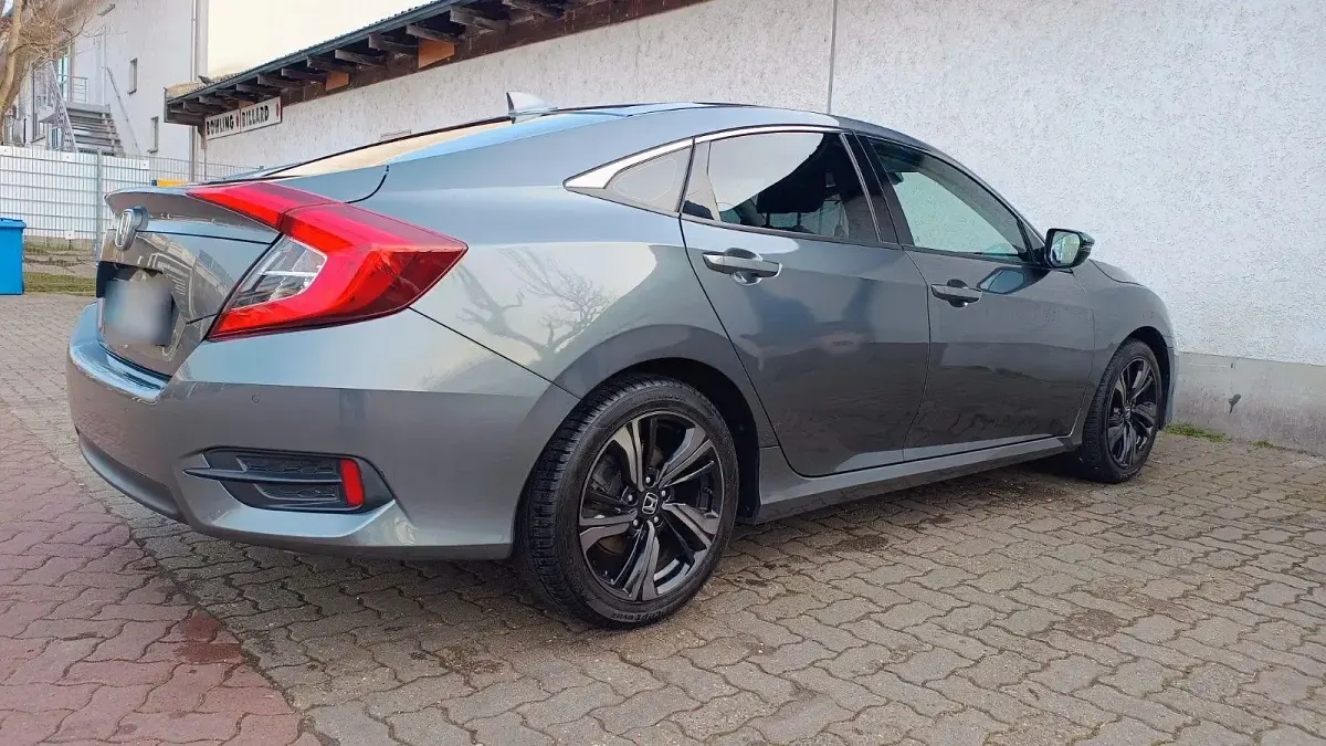 Gebraucht Honda Civic Elegance 182 PS (133 kW) 2019 Grau Limousine