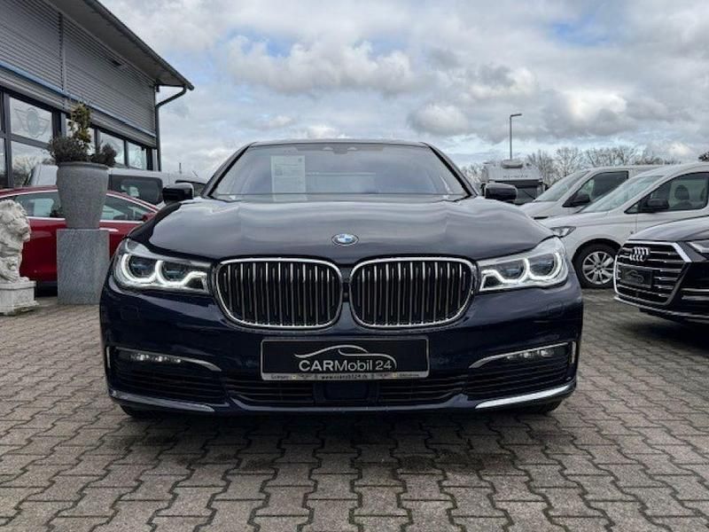 Gebraucht BMW 750L 400 PS (294 kW) 2018 Imperialblau bril (metallic) Limousine