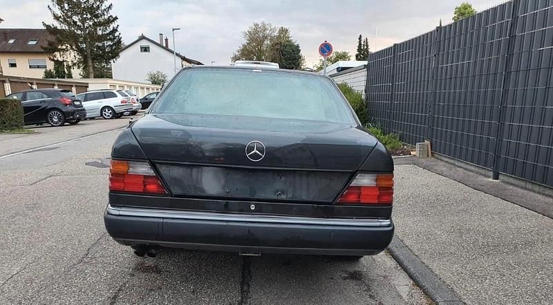 Gebraucht Mercedes E300 180 PS (132 kW) 1991 Schwarz Coupé