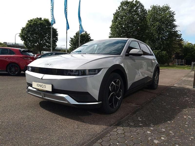 Grau Gebraucht 2023 Hyundai Ioniq 5 Techniq SUV | 35.990 € (Fairer Preis) - Bild 1/4