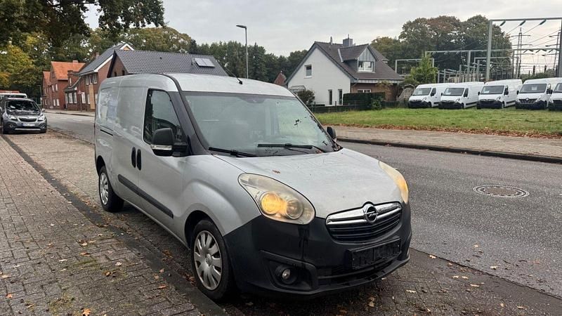 Gebraucht Opel Combo 105 PS (77 kW) 2012 Silber Van / Kleinbus