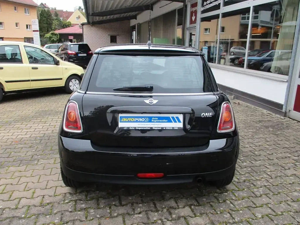 Gebraucht Mini ONE 95 PS (69 kW) 2010 Schwarz Kleinwagen