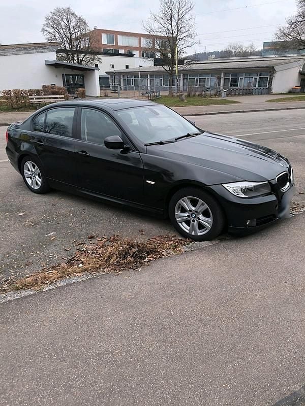 Gebraucht BMW 320 170 PS (125 kW) 2008 Schwarz Limousine