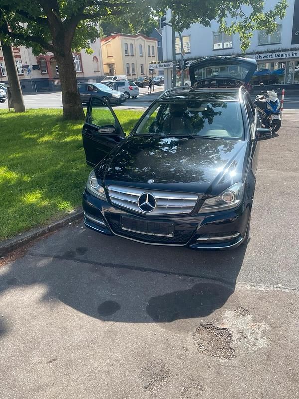 Schwarz Gebraucht 2012 Mercedes C220 Kombi | 9.999 € (Fairer Preis) - Bild 1/4