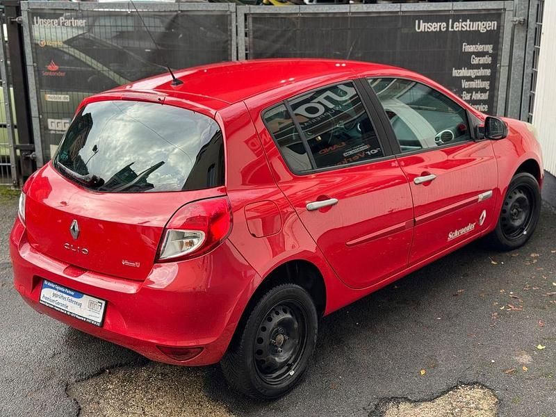 Gebraucht Renault Clio III Authentique 75 PS (55 kW) 2011 Rot Kleinwagen
