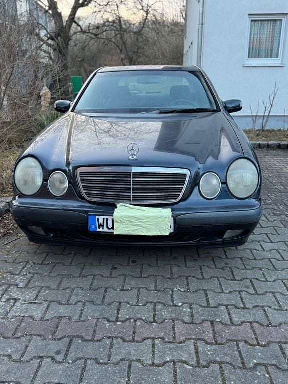 Gebraucht Mercedes E270 170 PS (125 kW) 2001 Schwarz Limousine