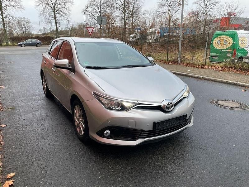 Gebraucht Toyota Auris Executive 116 PS (85 kW) 2016 Silber Limousine
