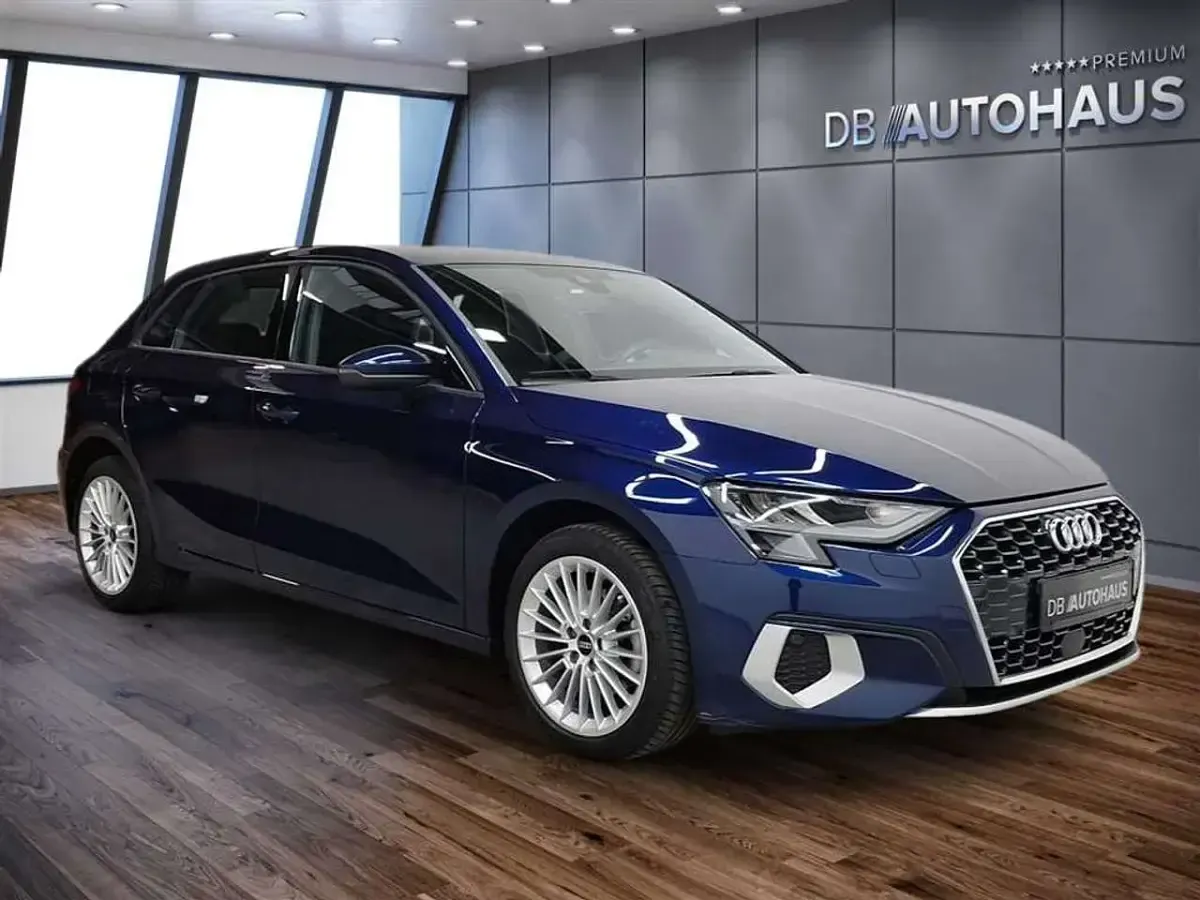 Second-hand Audi A3 Advanced Plus 150 CP (110 kW) 2024 Albastru Berlinǎ