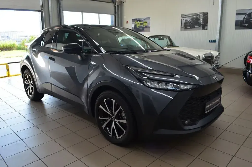 Gebraucht Toyota C-HR Team 140 PS (102 kW) 2024 Grau SUV