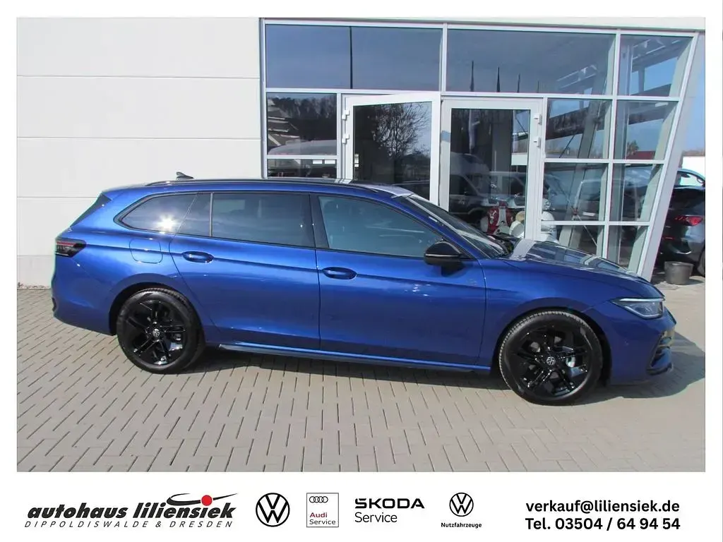 Gebraucht VW Passat R-line 150 PS (110 kW) 2025 Blau Kombi