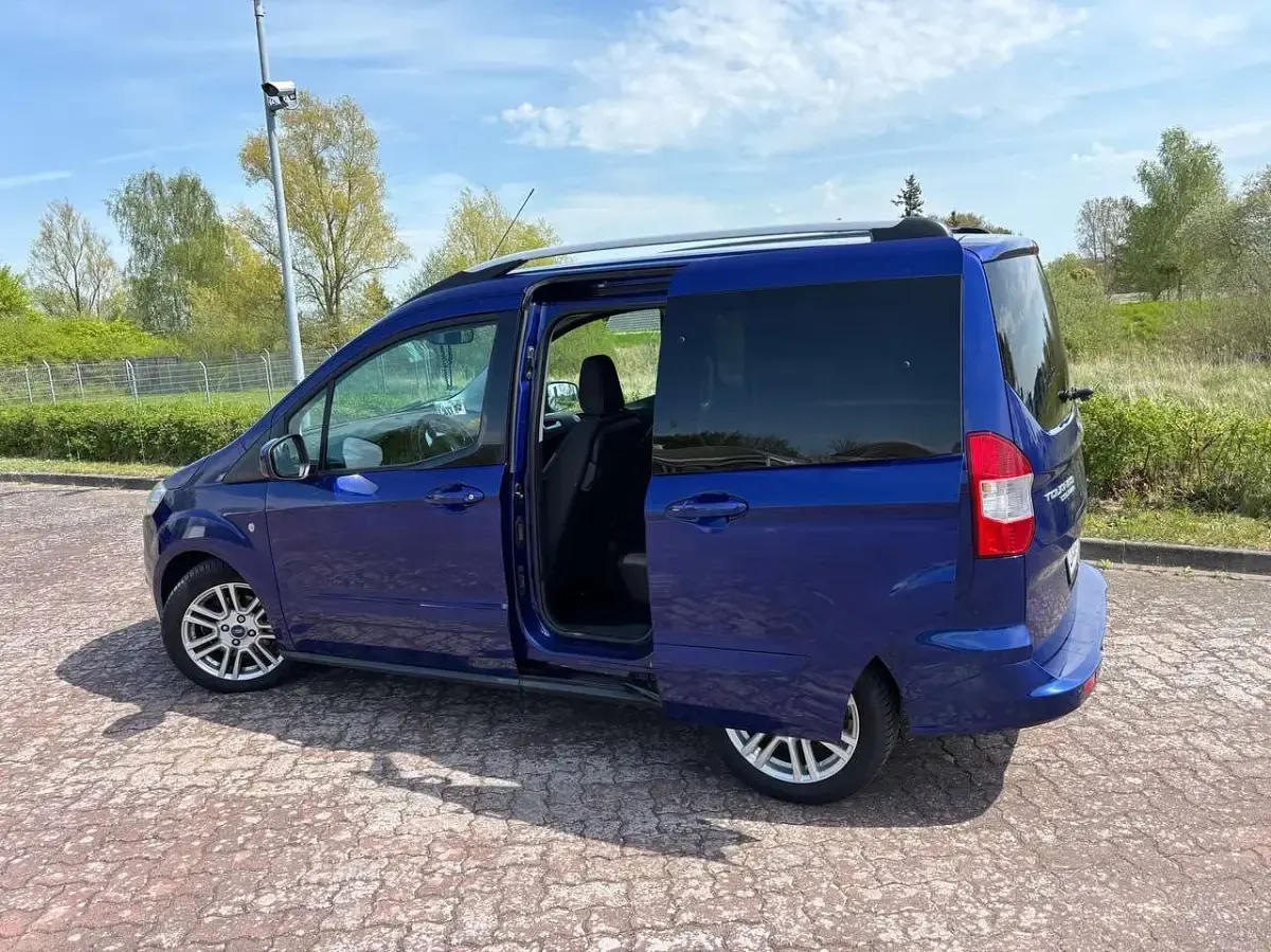Używany Ford Transit Basis 101 KM (74 kW) 2017 Niebieski Kombi