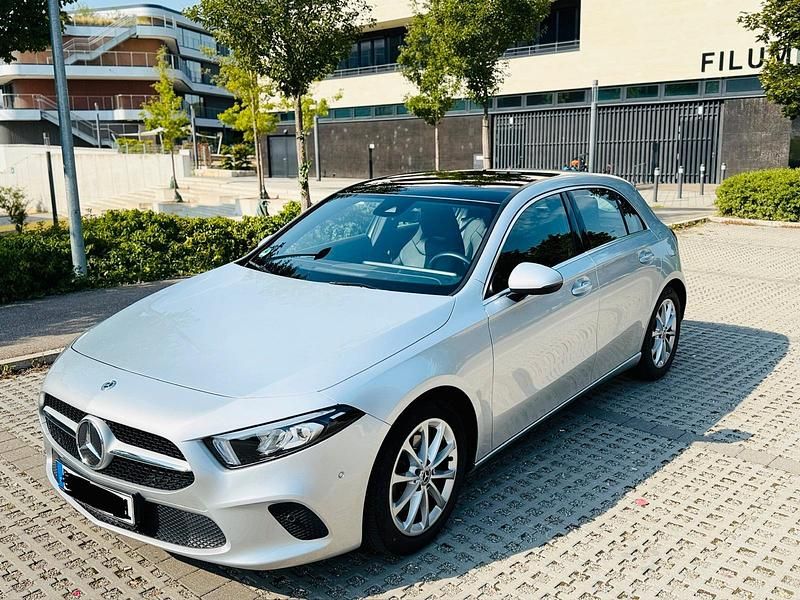 Silber Gebraucht 2018 Mercedes A200 Progressive Kleinwagen | 23.950 € (Fairer Preis) - Bild 1/4