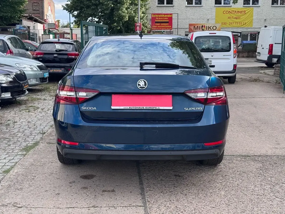 Gebraucht Skoda Superb 150 PS (110 kW) 2016 Blau Limousine