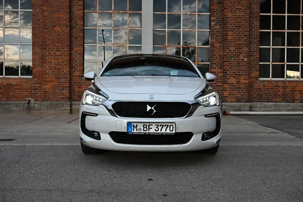 Gebraucht DS Automobiles DS5 179 PS (131 kW) 2016 Weiß Kleinwagen