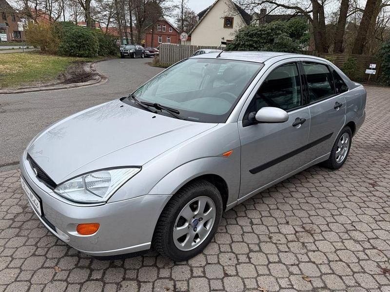 Gebraucht Ford Focus Ghia 116 PS (85 kW) 1999 Silber Limousine
