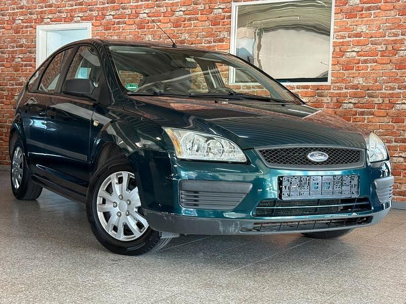 Grün Gebraucht 2006 Ford Focus Limousine | 999 € (Superpreis) - Bild 1/4