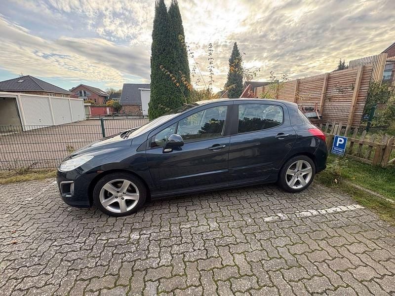 Blau Gebraucht 2012 Peugeot 308 Allure Limousine | 3.499 € (Fairer Preis) - Bild 1/4