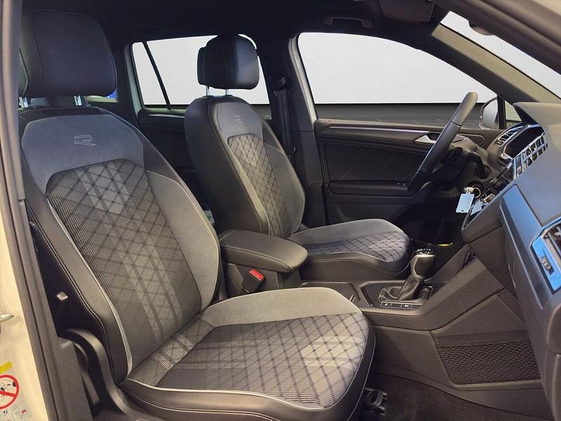 Gebraucht VW Tiguan R-line 150 PS (110 kW) 2023 Pure white SUV