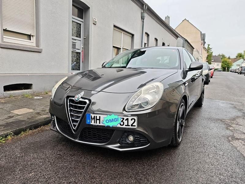 Grau Gebraucht 2012 Alfa Romeo Giulietta Turismo Kleinwagen | 6.250 € (Fairer Preis) - Bild 1/4