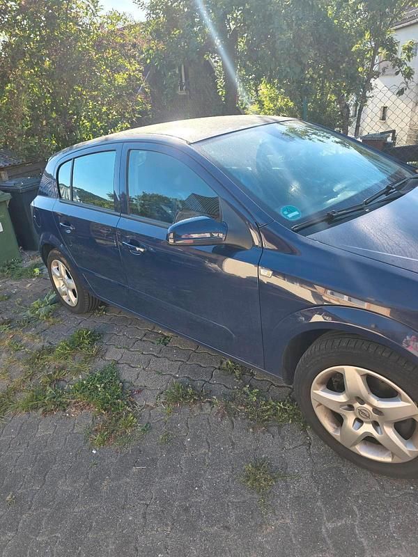 Blau Gebraucht 2008 Opel Astra Limousine | 2.000 € (Guter Preis) - Bild 1/4