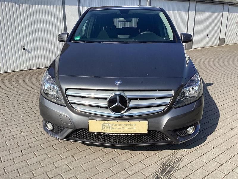 Gebraucht Mercedes B180 122 PS (89 kW) 2014 Grau Van / Kleinbus