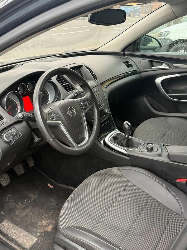 Gebraucht Opel Insignia 160 PS (117 kW) 2011 Grau Kombi