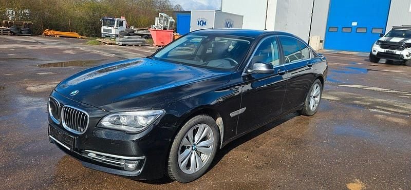 Gebraucht BMW 730 Sport Line 258 PS (189 kW) 2015 Schwarz Limousine