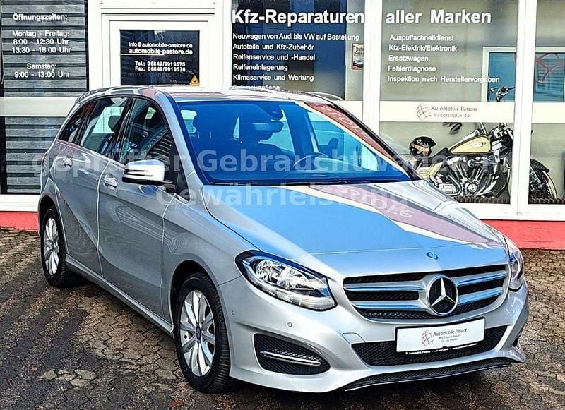 Silber Gebraucht 2016 Mercedes B200 Style Van / Kleinbus | 11.494 € (Guter Preis) - Bild 1/4