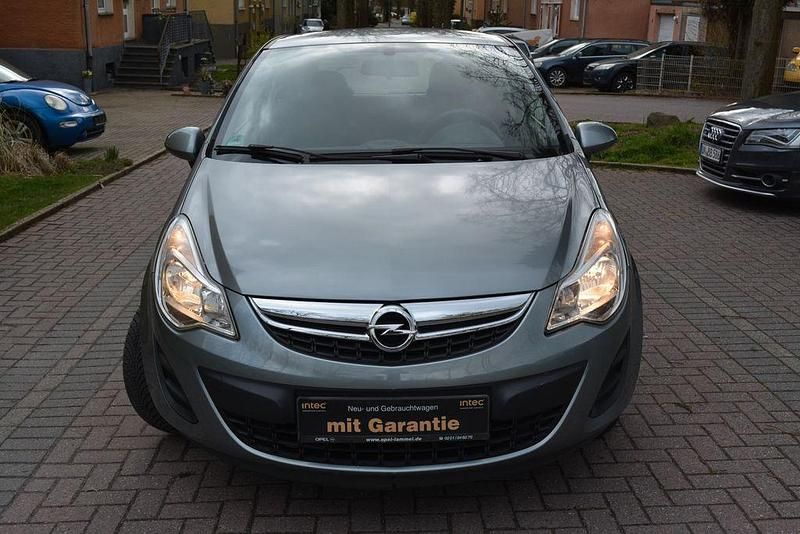 Gebraucht Opel Corsa Selection 69 PS (50 kW) 2013 Silber Kleinwagen