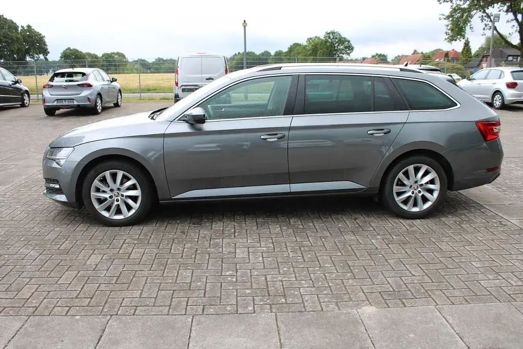 Gebraucht Skoda Superb Ambition 150 PS (110 kW) 2022 Grau Kombi