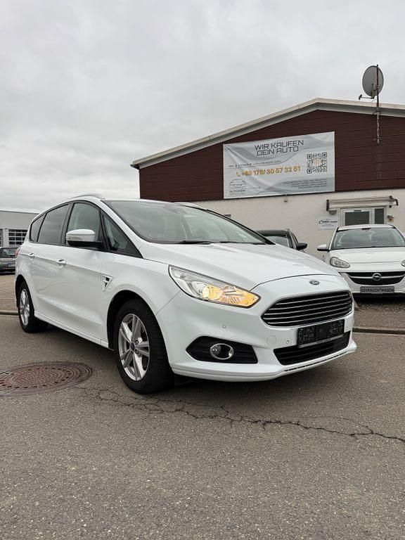 Weiß Gebraucht 2017 Ford S-MAX Business Edition Van / Kleinbus | 10.499 € (Superpreis) - Bild 1/4