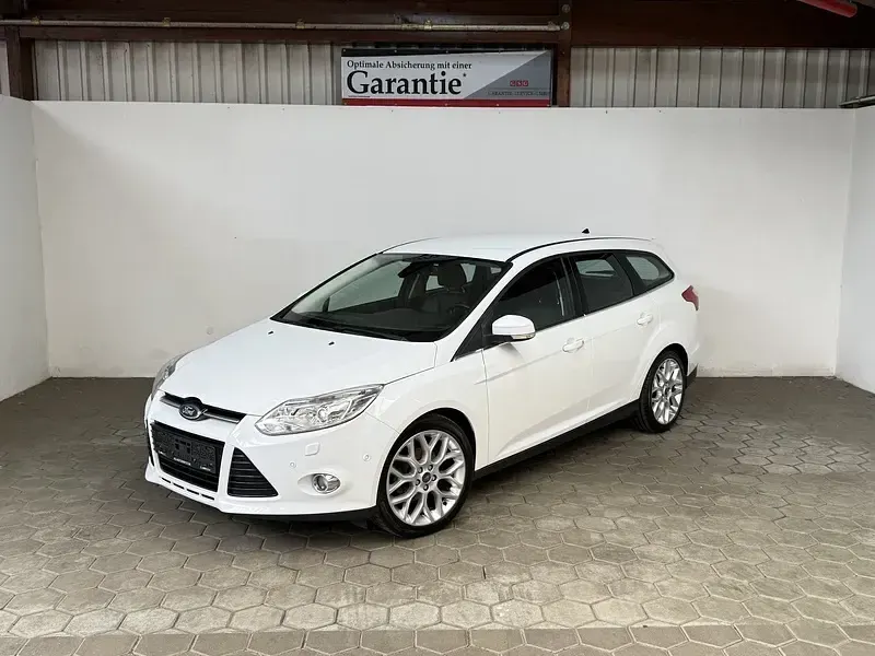Gebraucht Ford Focus Titanium 125 PS (91 kW) 2012 Weiß Kombi