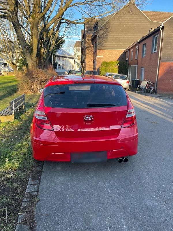 Gebraucht Hyundai i30 109 PS (80 kW) 2009 Rot Kleinwagen