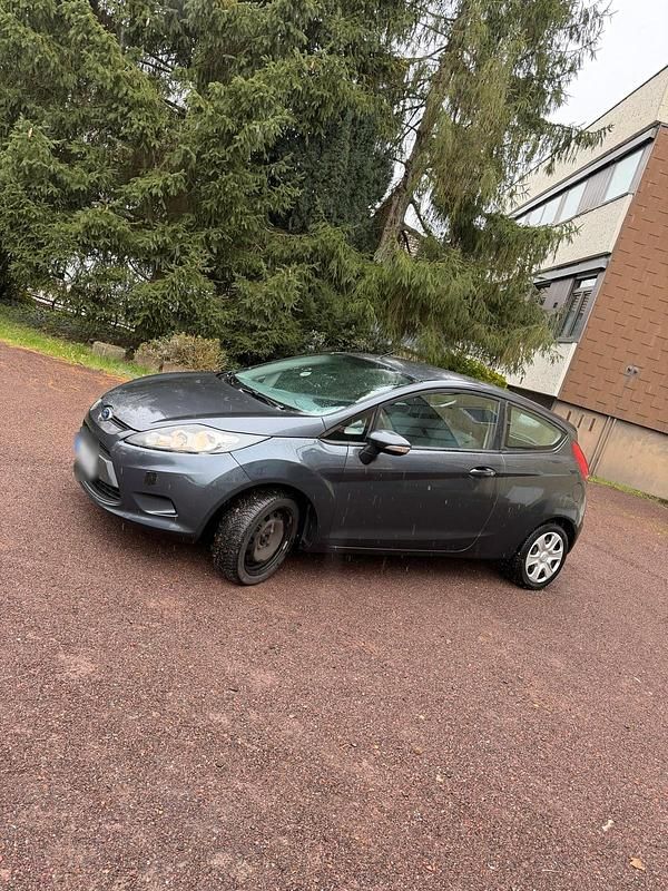 Gebraucht Ford Fiesta 81 PS (59 kW) 2010 Grau Kleinwagen