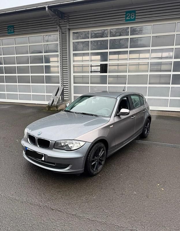Gebraucht BMW 116 120 PS (88 kW) 2009 Grau Kleinwagen