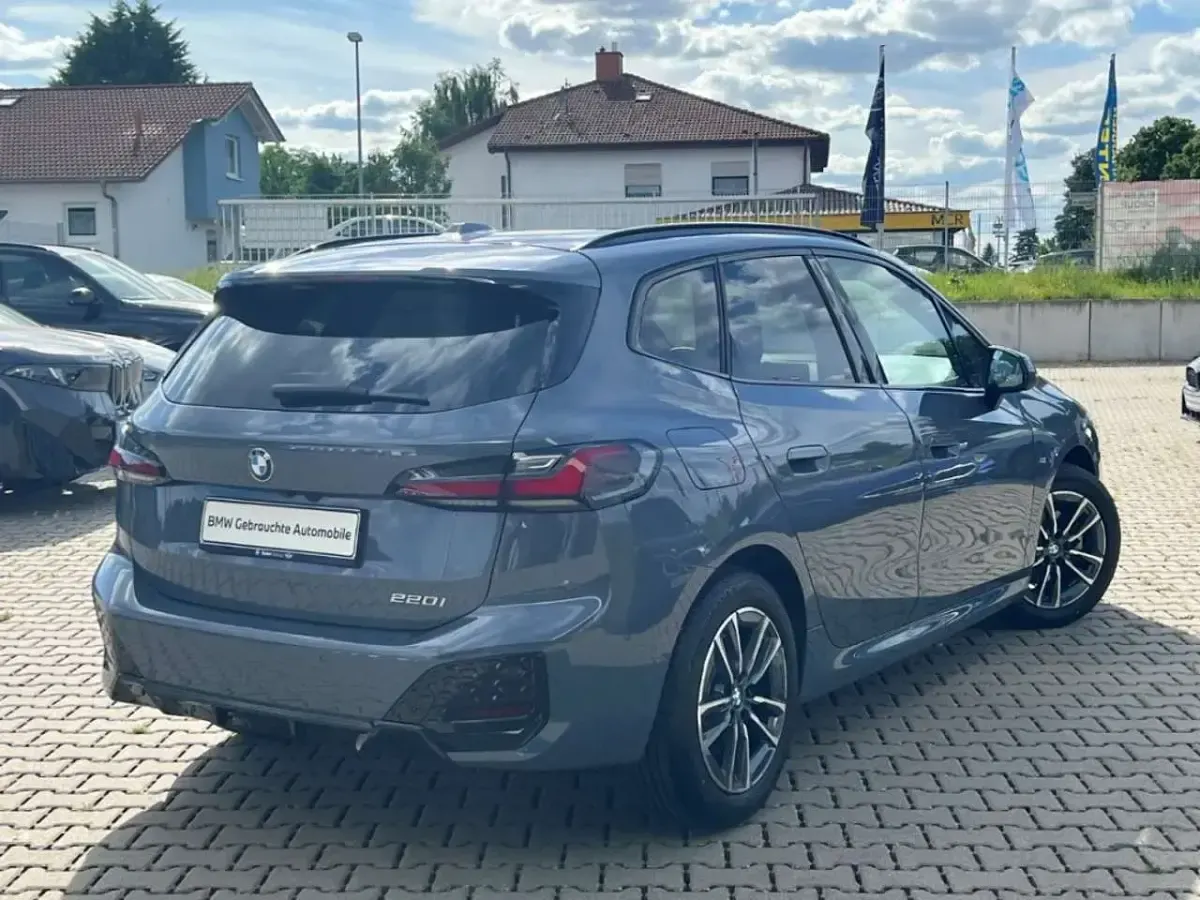 Gebraucht BMW 220 Active Tourer Performance 170 PS (125 kW) 2025 Storm bay metallic Van / Kleinbus