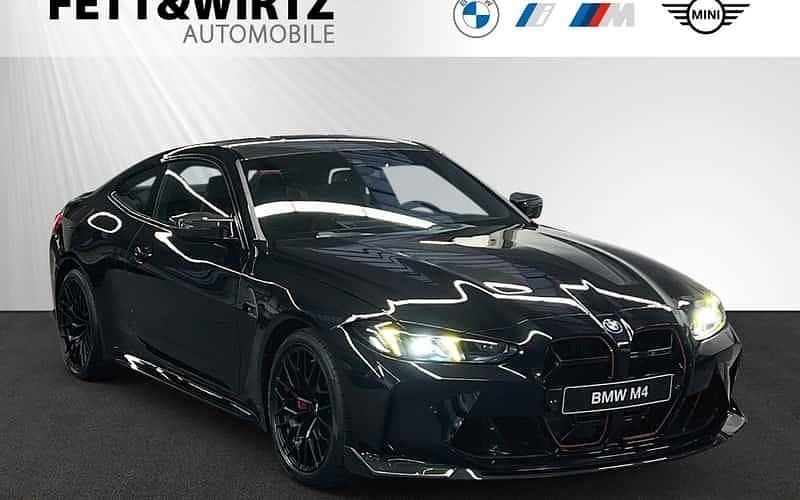 Schwarz Neu 2025 BMW M4 Shadowline Coupé | 139.990 € (Fairer Preis) - Bild 1/4