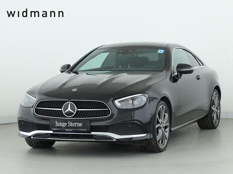 Metalliclack obsidianschwarz Gebraucht 2021 Mercedes E400 Coupé | 52.850 € (Fairer Preis) - Bild 1/4